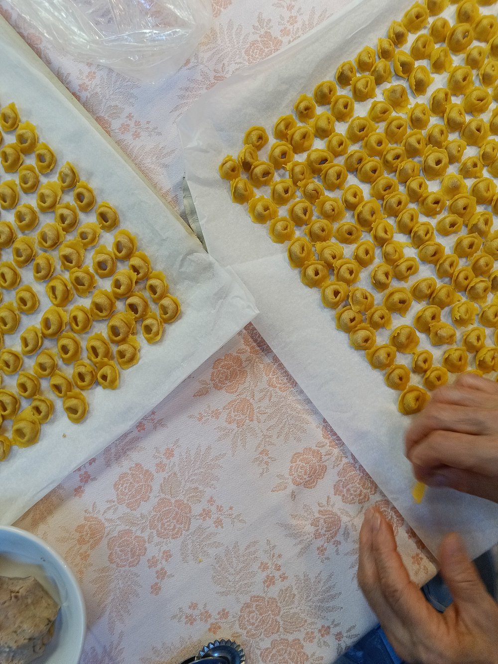 Cappelletti fatti a mano, pasta fresca tradizionale emiliana